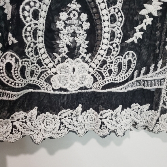 You Are Not Alone Black and White Sheer Lace Top Size Medium - Picture 6 of 12